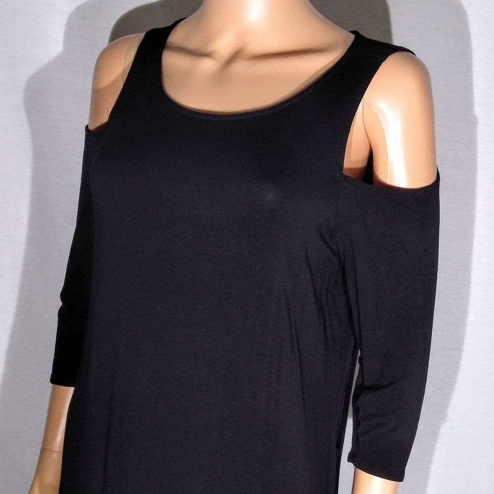 Stunning Cold-Shoulder Top   0X   (L-XL)